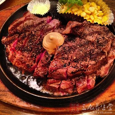 生活中许多的男性都是肉食性动物，男人们觉得只有吃肉才可以获得能量